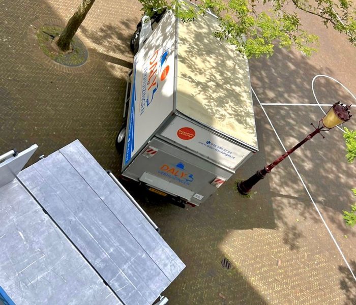 Verhuiswagen in de straten van Heerhugowaard