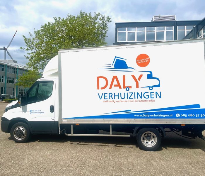 Verhuisbus Daly op pad in Waddixnveen